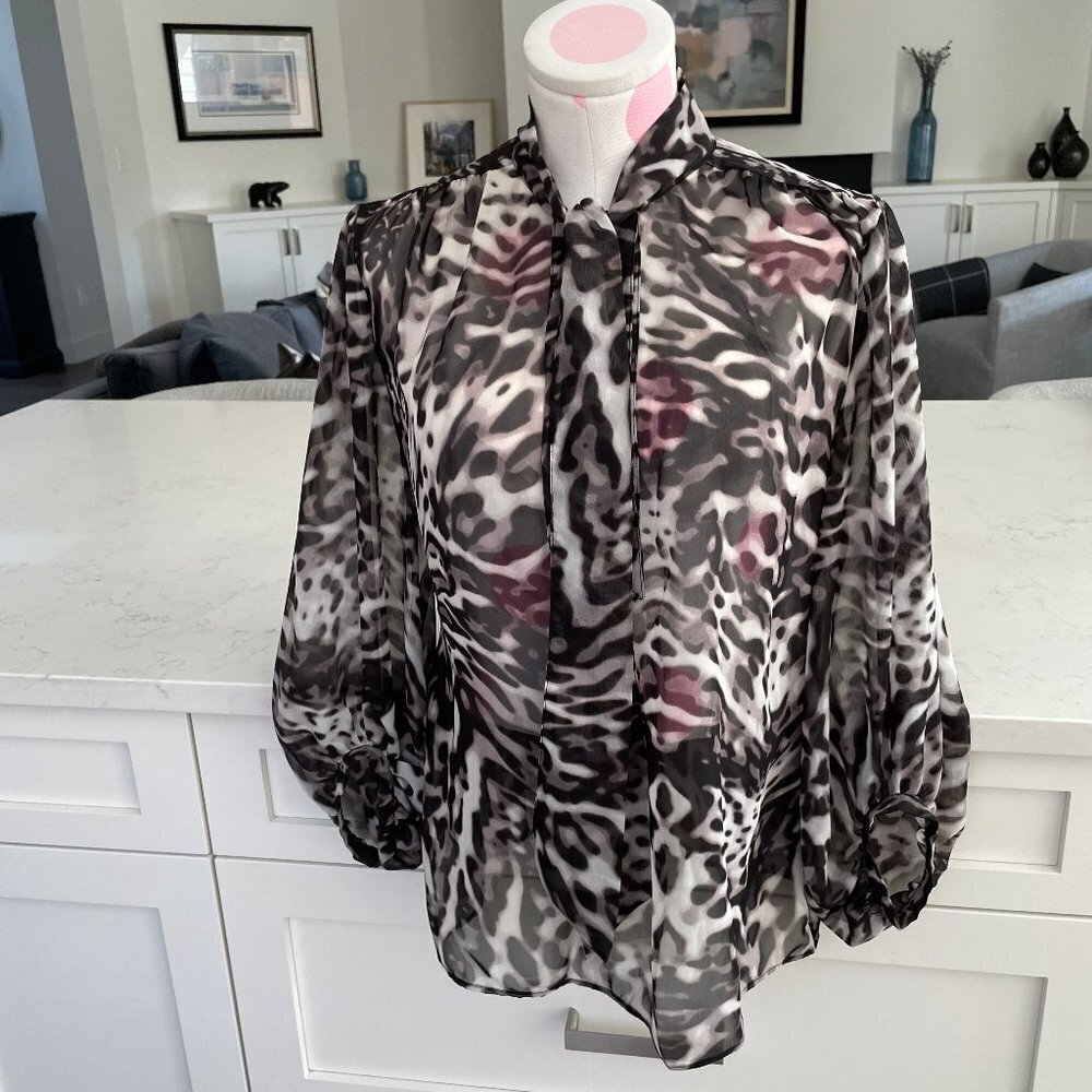 Jennifer Lopez Pull On Sheer 3/4 Sleeve Animal Print Blouse Black Grey Sz S